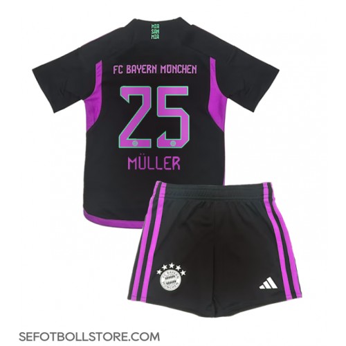 Bayern Munich Thomas Muller #25 Replika babykläder Bortaställ Barn 2023-24 Kortärmad (+ korta byxor)